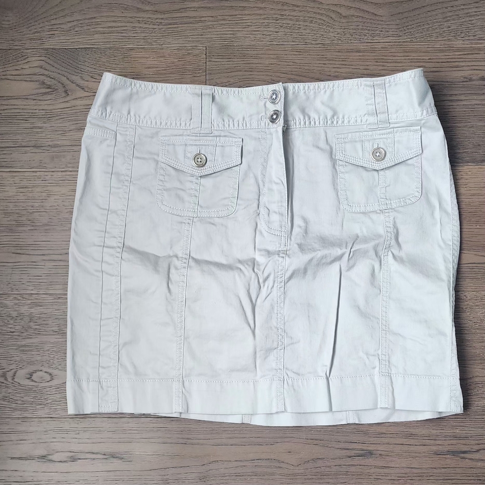 Stylish Light Grey Mini Skirt, Size 12